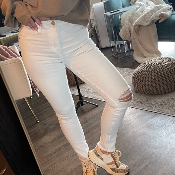 White skinny jeans with stretch and slightly distressed.  Never been worn. 27 - Picture 9 of 10